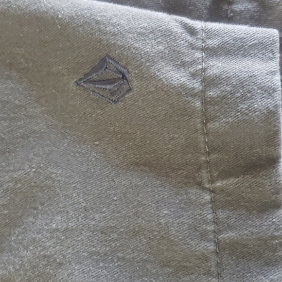 Volcom shorts - Picture 7 of 8